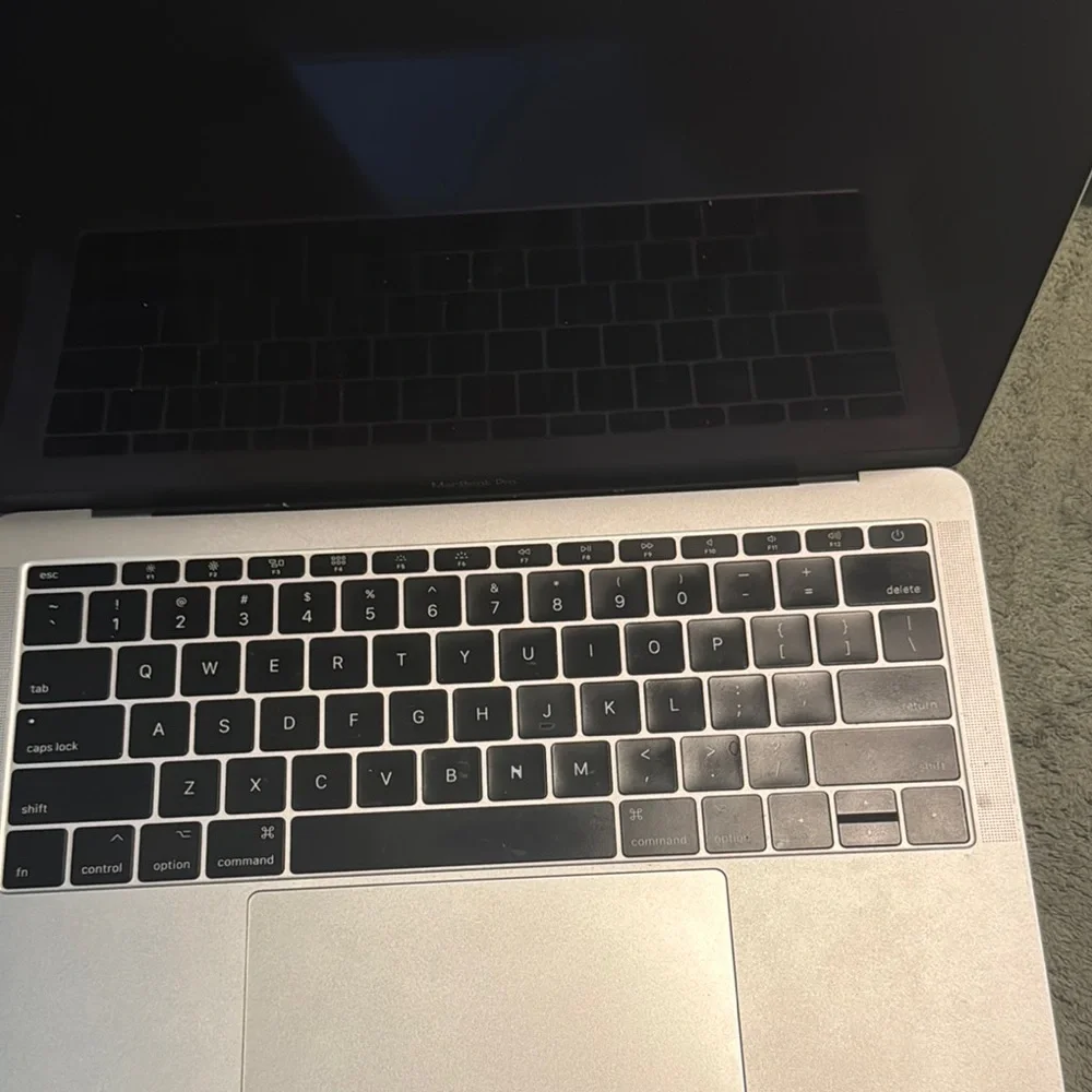 Apple 2017 MacBook Pro i5 128gb